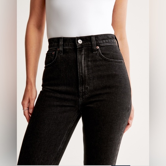 BESTSELLER
Ultra High Rise Ankle Straight Jean | BLACK - Picture 6 of 11